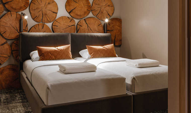 Tokka Apartments Twin Bedroom